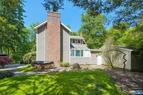 42 Hillside Avenue Upper Saddle River NJ 07458