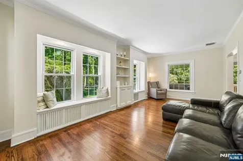42 Hillside Avenue Upper Saddle River NJ 07458