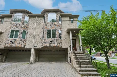 330 New York Avenue Fort Lee NJ 07024