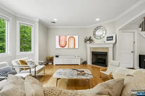 330 New York Avenue Fort Lee NJ 07024