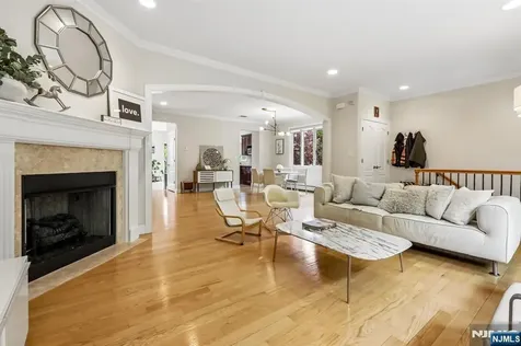 330 New York Avenue Fort Lee NJ 07024