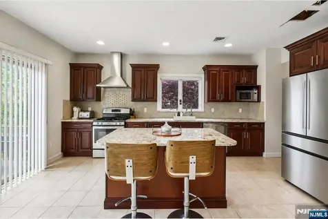 330 New York Avenue Fort Lee NJ 07024