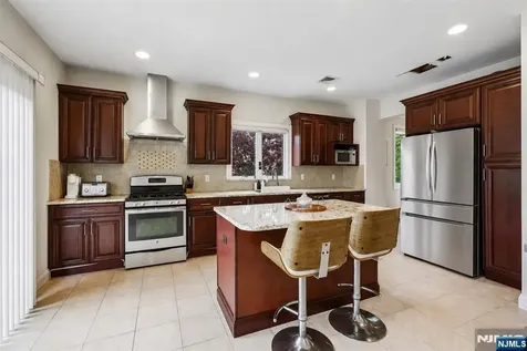 330 New York Avenue Fort Lee NJ 07024