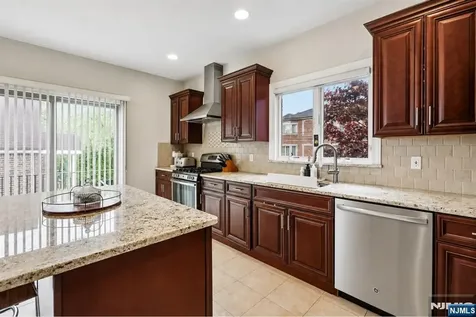 330 New York Avenue Fort Lee NJ 07024