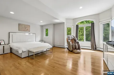 330 New York Avenue Fort Lee NJ 07024