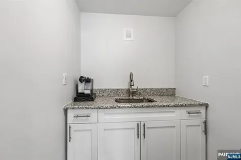 330 New York Avenue Fort Lee NJ 07024