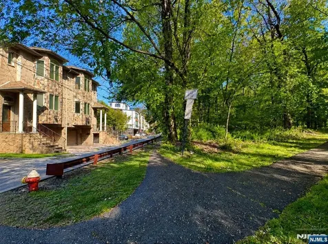 330 New York Avenue Fort Lee NJ 07024