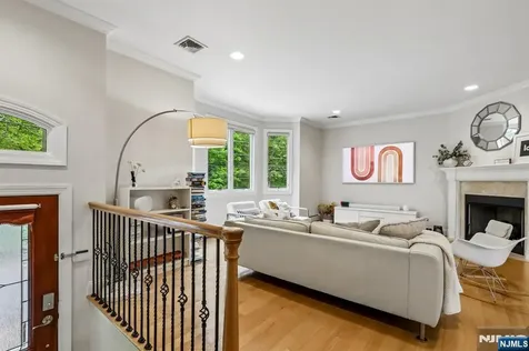 330 New York Avenue Fort Lee NJ 07024
