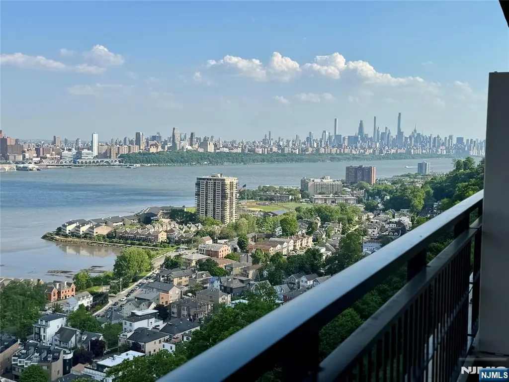 4 Horizon Road Fort Lee NJ 07024