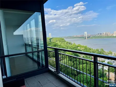 4 Horizon Road Fort Lee NJ 07024
