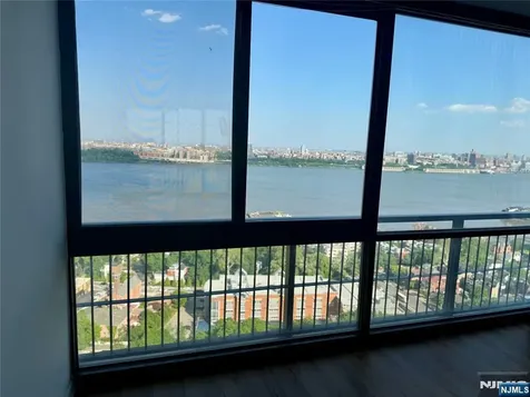 4 Horizon Road Fort Lee NJ 07024