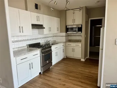 4 Horizon Road Fort Lee NJ 07024