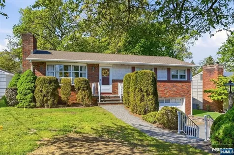 90 Mcnomee Street Oakland NJ 07436