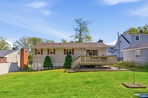 90 Mcnomee Street Oakland NJ 07436
