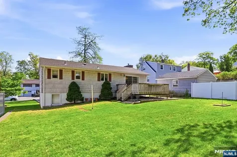 90 Mcnomee Street Oakland NJ 07436