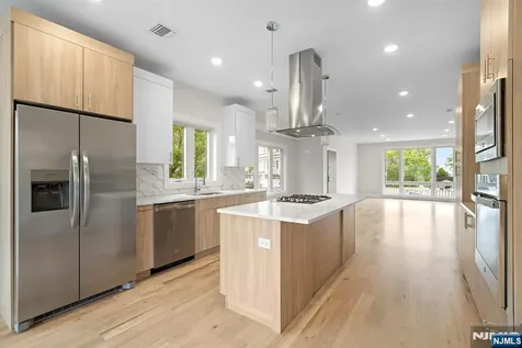 332 12th Street Palisades Park NJ 07650