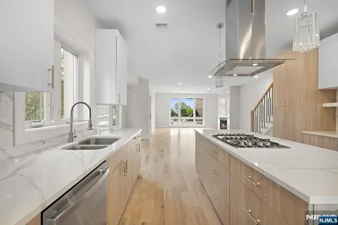 332 12th Street Palisades Park NJ 07650