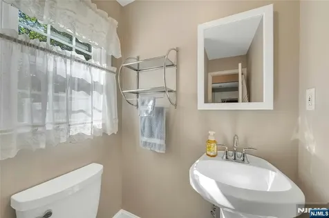 678 Millbrook Road River Edge NJ 07661