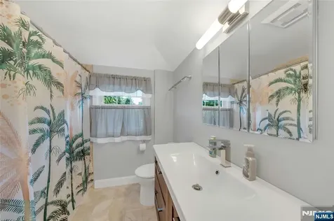 678 Millbrook Road River Edge NJ 07661