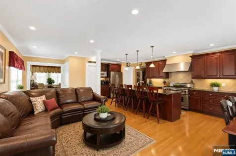 7 Wayland Drive Verona NJ 07044