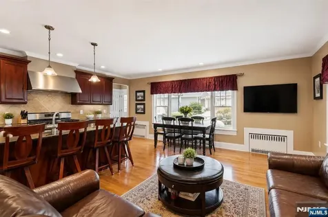 7 Wayland Drive Verona NJ 07044