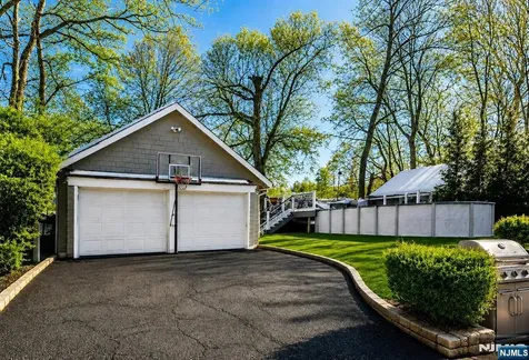 7 Wayland Drive Verona NJ 07044