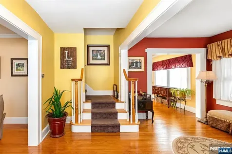 7 Wayland Drive Verona NJ 07044