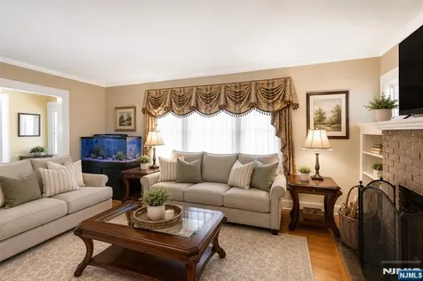 7 Wayland Drive Verona NJ 07044
