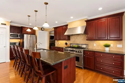7 Wayland Drive Verona NJ 07044