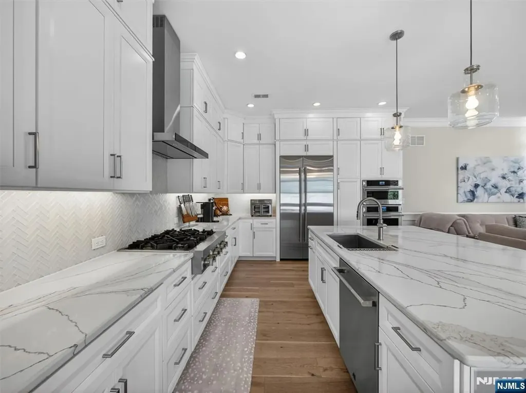 19 Woodmont Circle River Vale NJ 07675