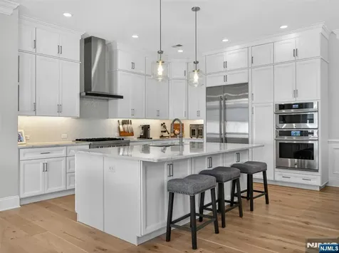 19 Woodmont Circle River Vale NJ 07675
