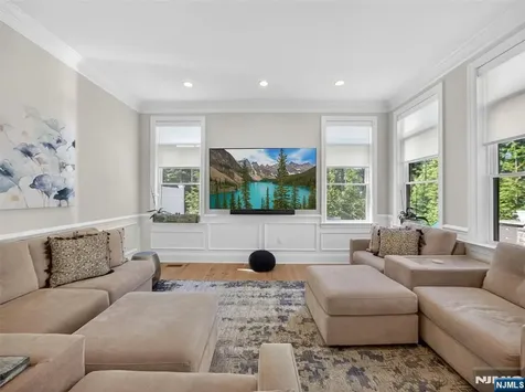 19 Woodmont Circle River Vale NJ 07675