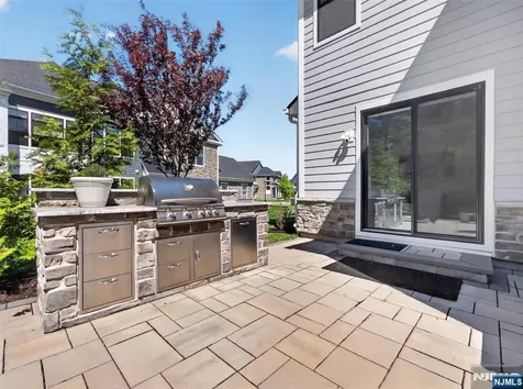 19 Woodmont Circle River Vale NJ 07675
