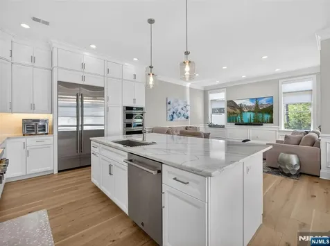 19 Woodmont Circle River Vale NJ 07675