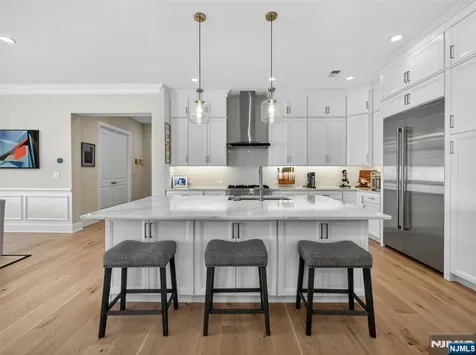 19 Woodmont Circle River Vale NJ 07675