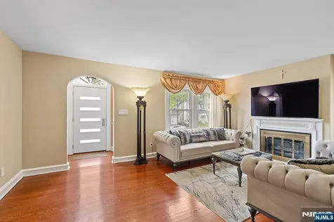 874 Elm Avenue River Edge NJ 07661