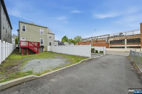 74 Hamilton Street East Orange NJ 07017