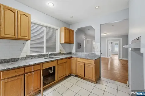 74 Hamilton Street East Orange NJ 07017