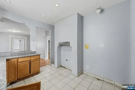 74 Hamilton Street East Orange NJ 07017