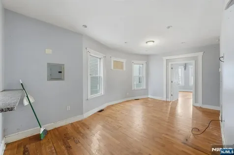 74 Hamilton Street East Orange NJ 07017