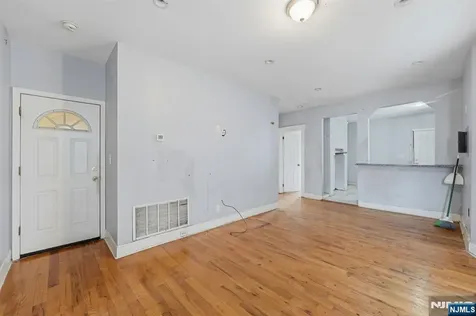 74 Hamilton Street East Orange NJ 07017