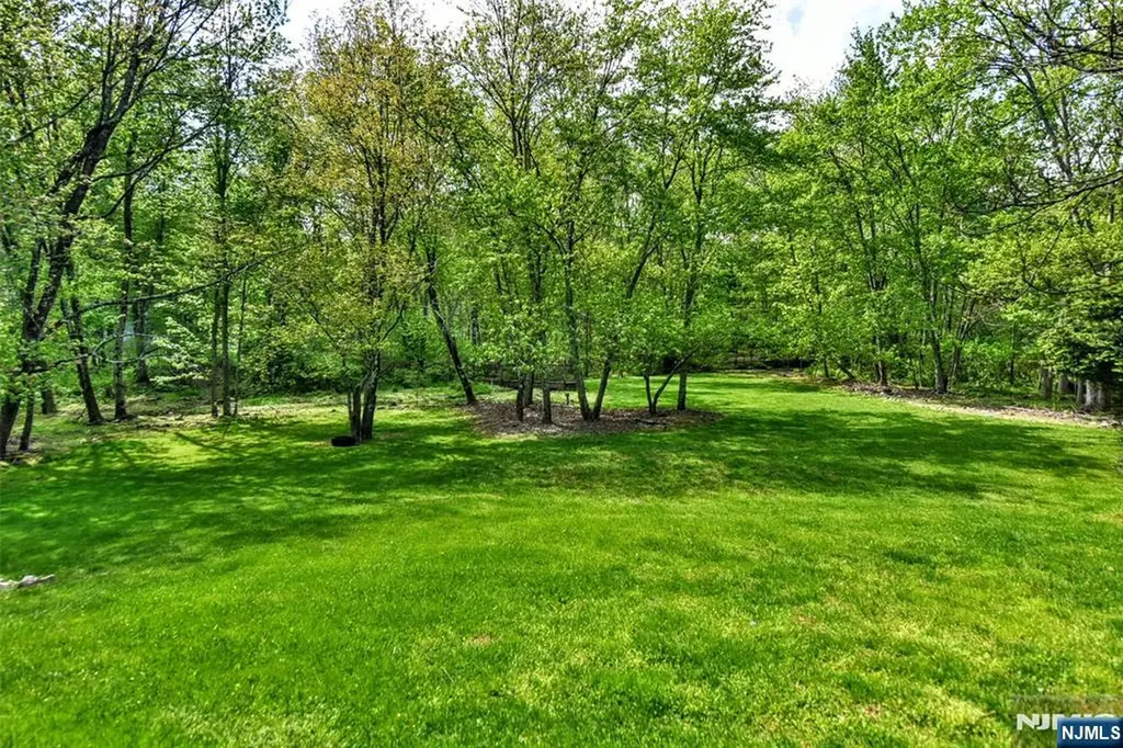 962 Arapaho Trail Franklin Lakes NJ 07417