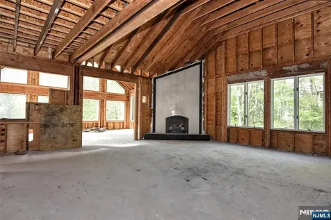 962 Arapaho Trail Franklin Lakes NJ 07417