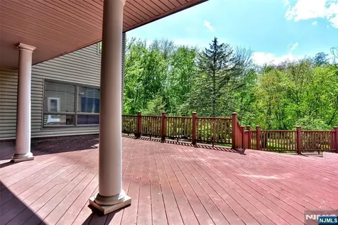 962 Arapaho Trail Franklin Lakes NJ 07417