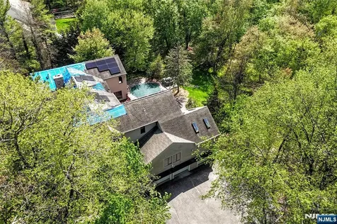 962 Arapaho Trail Franklin Lakes NJ 07417