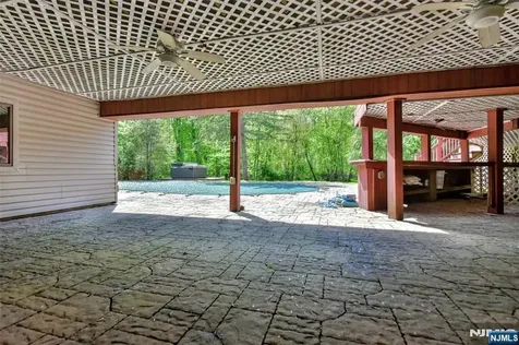 962 Arapaho Trail Franklin Lakes NJ 07417
