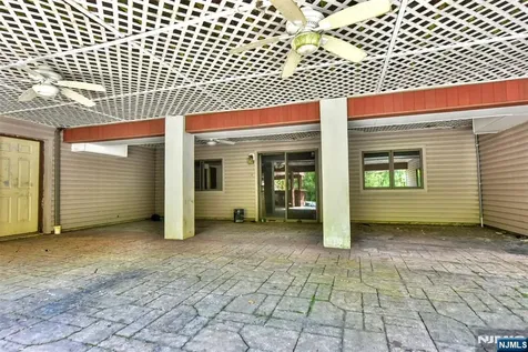 962 Arapaho Trail Franklin Lakes NJ 07417