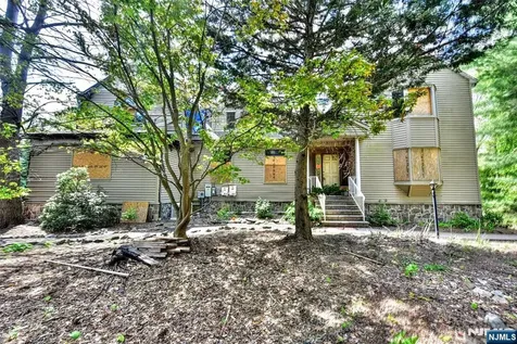 962 Arapaho Trail Franklin Lakes NJ 07417