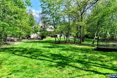 962 Arapaho Trail Franklin Lakes NJ 07417