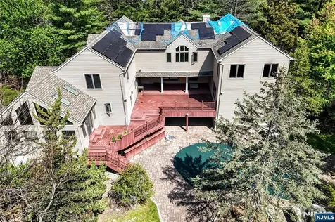 962 Arapaho Trail Franklin Lakes NJ 07417